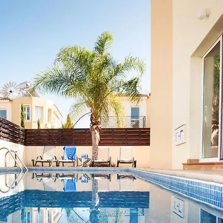 Crystal Blue In A Perfect Location Villa *