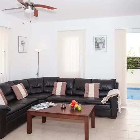 Crystal Blue In A Perfect Location Villa *