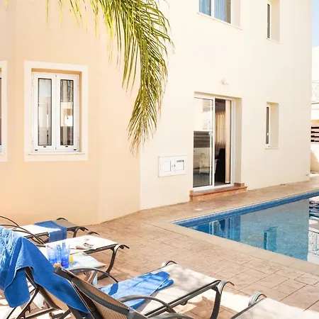 Crystal Blue In A Perfect Location Villa *