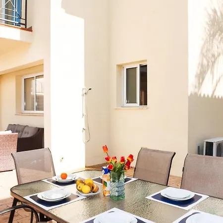 Crystal Blue In A Perfect Location Villa *